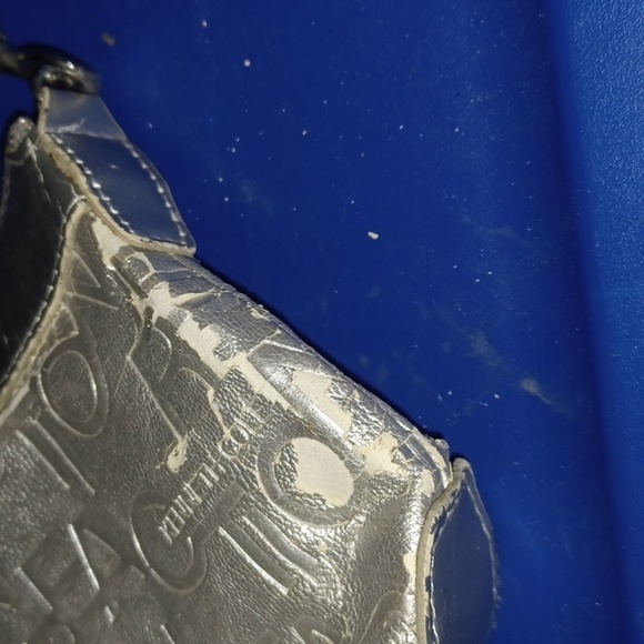 Kenneth Cole Little Purse - Picture 5 of 6